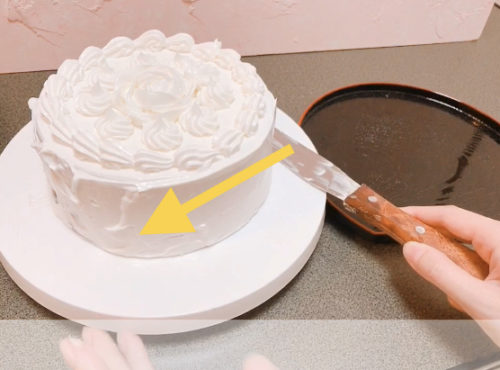 手作りケーキをデコレーションした後 箱や皿へ綺麗に移す方法は パステルカラーケーキ教室 An De Art
