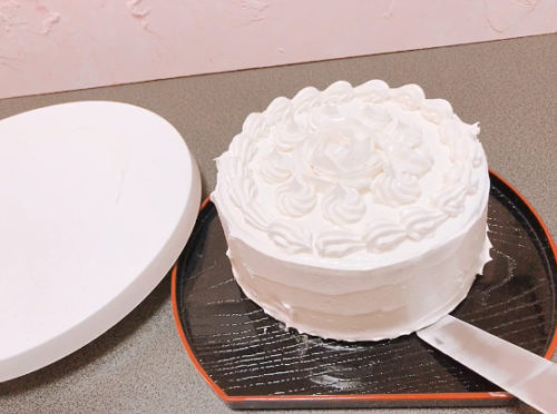 手作りケーキをデコレーションした後 箱や皿へ綺麗に移す方法は パステルカラーケーキ教室 An De Art
